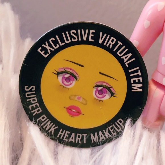 cSapphire Roblox Toy with Super Pink Heart Face Code - Picture 5 of 8